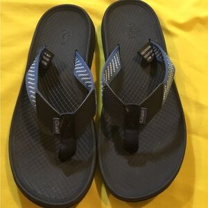 Chaco Women’s Black and Blue Sandals SZ 5 gently used